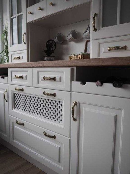 Kredens kuchenny biały w stylu Angielskim