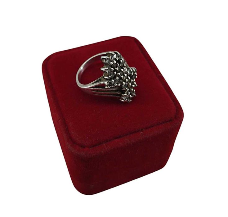 Śliczny srebrny pierścionek 925 – 8,17 g