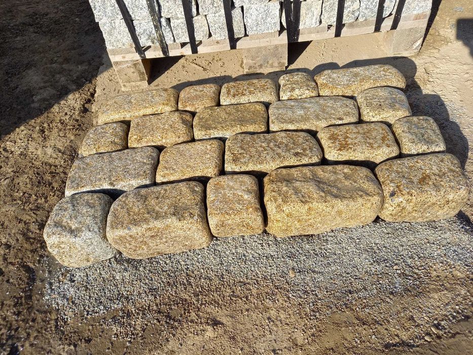 Kostka granitowa żółta otaczana