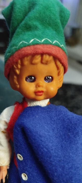 Três bonecos antigos