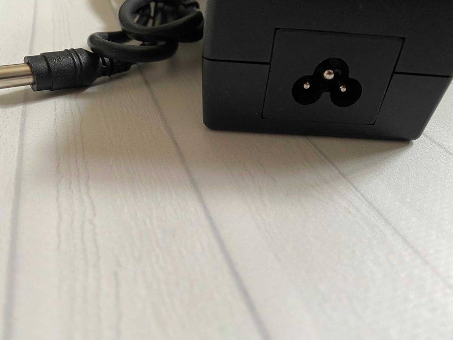 Зарядний пристрій  для ноутбука  TOSHIBA 19V 120W 6.3A 6.3*3.0мм