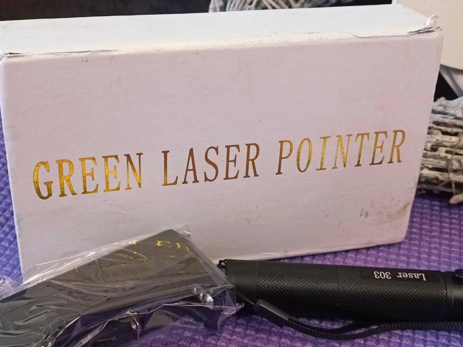 Лазерная указка Laser Pointer 303 с зеленым светом.