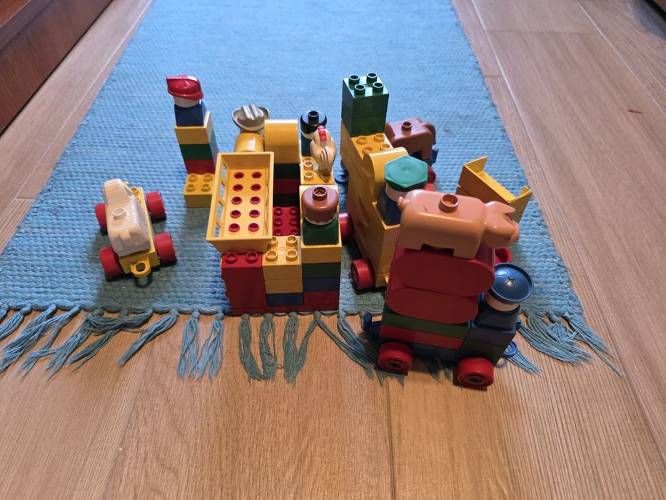 Conjunto de Legos grandes para crianças.