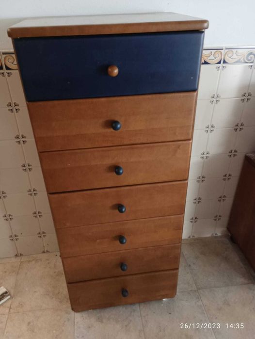 Vendo quarto em madeira composto por varios elementos
