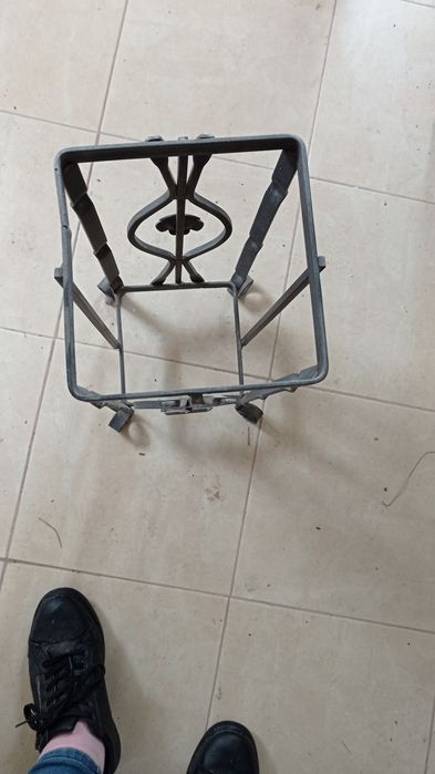 Kwietnik stojący kuty stalowy