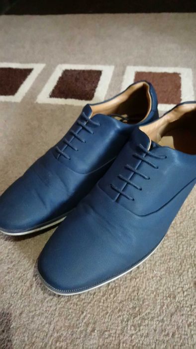 Sapatos em bom estado .