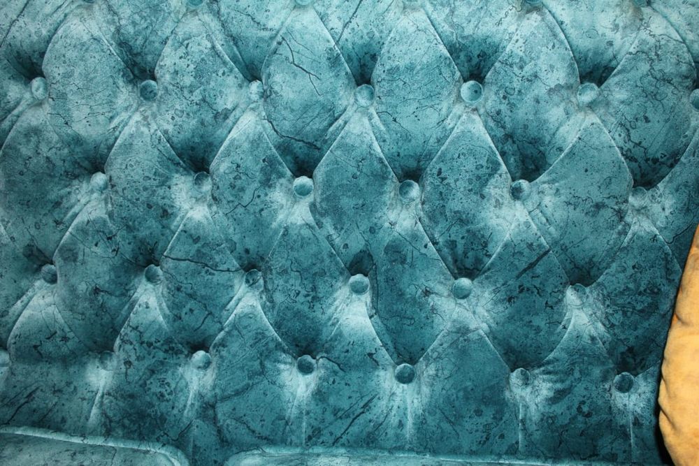 Vendo sofás completamente restaurados sem uso