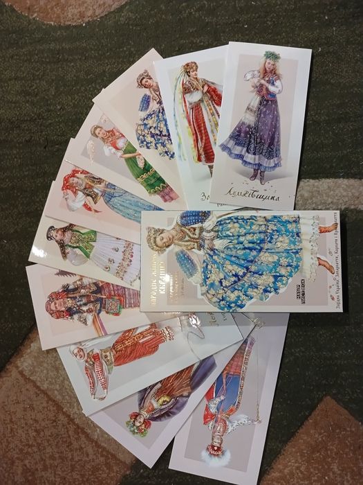 Листівки з традиційним вбрання України