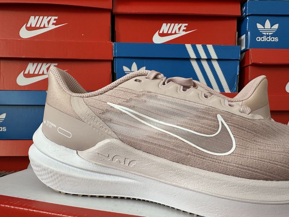 Жіночі кросівки Nike
