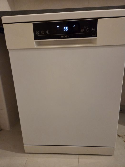 Máquina de Lavar Loiça Becken - Venda para Peças ou Reparação