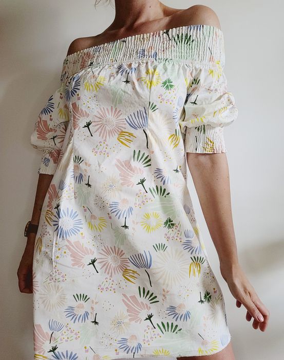 Piękna biała sukienka w kwiaty odkryte ramiona boho Zara