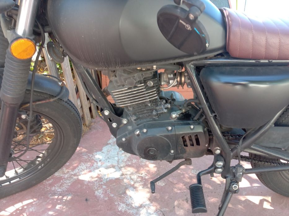Mutt Mongrel 125 mota carismática