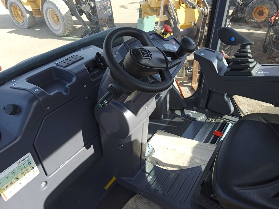 Wynajem Walca Hamm HP 180i ogumione