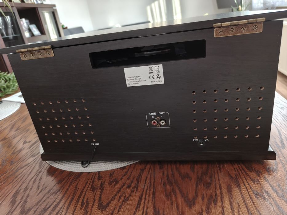 Gramofon z głośnikami i Bluetooth