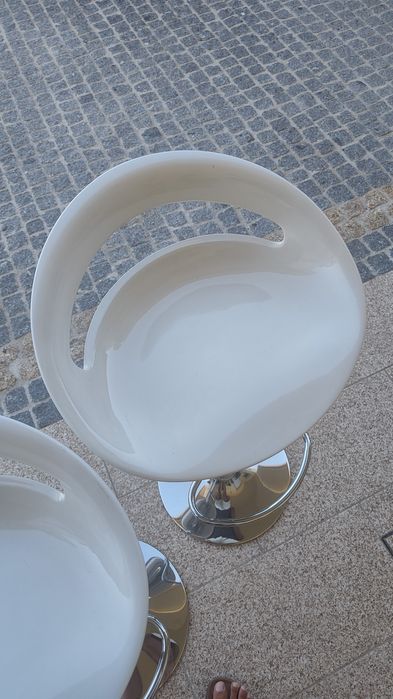 Vendo bancos de balcão novos