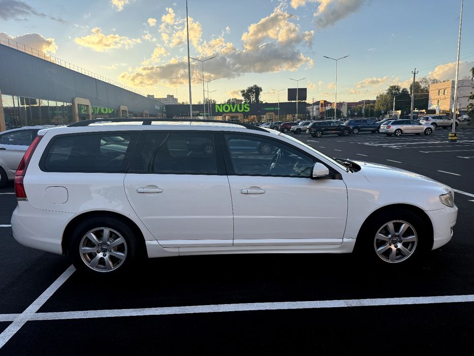 Продам автомобіль Volvo v70