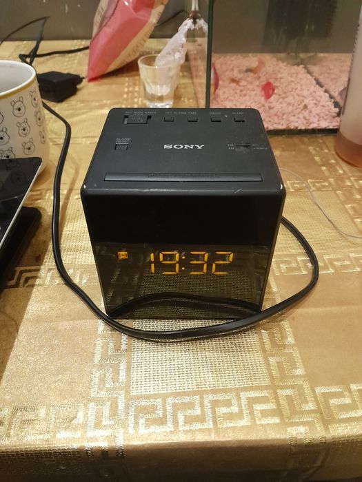 Радио часы  Sony