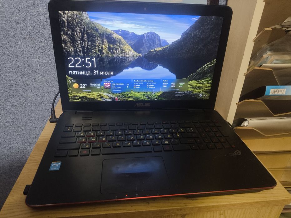 Ноутбук Asus Rog в гарному  технічному стані батарея працює .