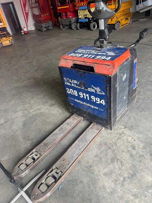 Porta paletes apeado elétrico (Usado)