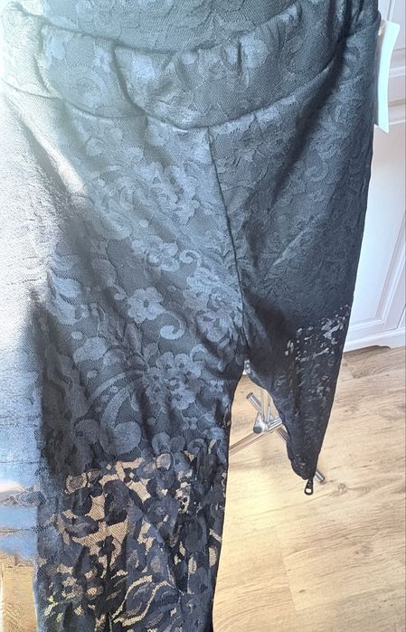 Czarne legginsy z koronki