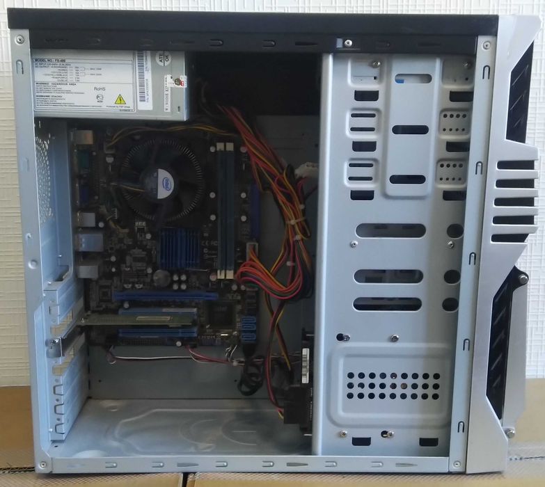 Комп'ютер (системний блок Kinghun, монітор ViewSonic VA1931wa)