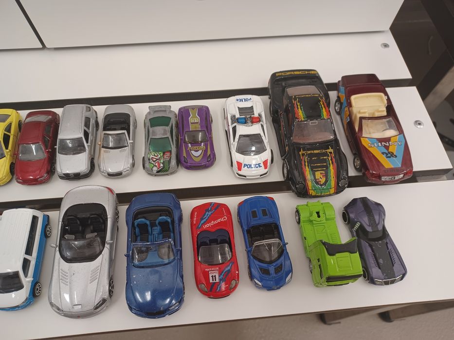 Veiculos escala col.Alfa Romeu/Peugeot/Mini/porshe/BMW/Toyota