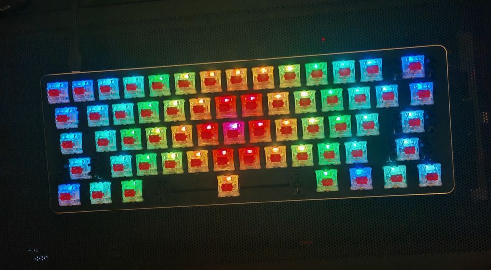 Teclado mecânico Glorious GMMK Compact RGB - 60%