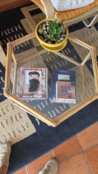 mesa de centro octogonal vintage de bambu/vime com dois tampos de vidro