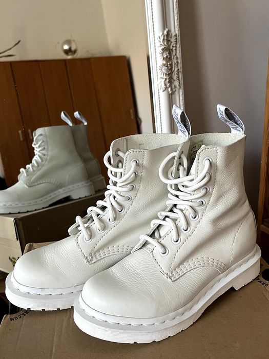 Dr. Martens 1460 Pascal Mono White