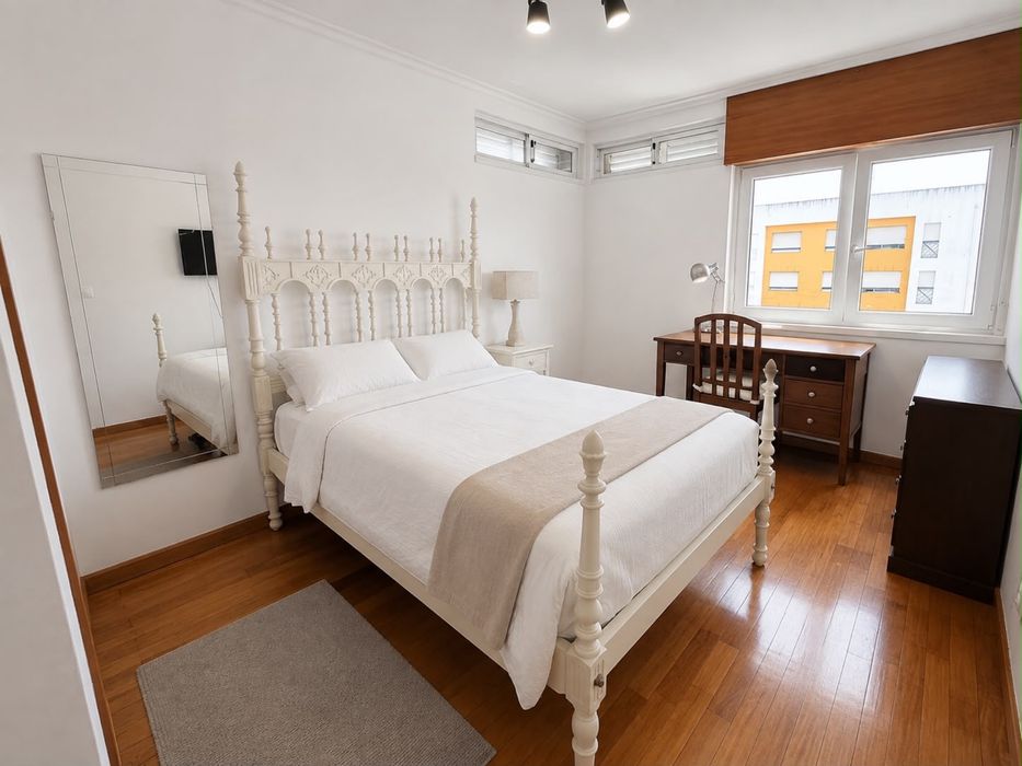 Vendo cama com colchao
