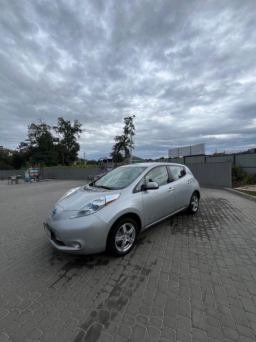 Nissan leaf з підігрівом і сонячною панелью