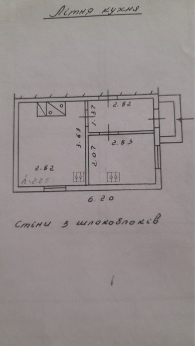 Кошманівка. Продаж окремого, добротного будинку з комунікаціями.
