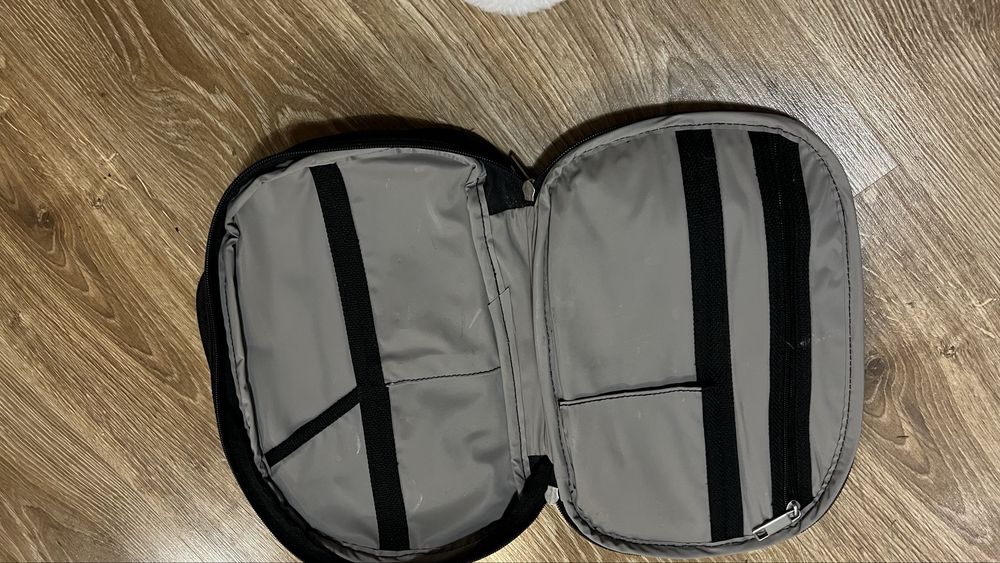 Kosmetyczka czarna nieużywana san marco 28 cm na 22 cm na 14 cm