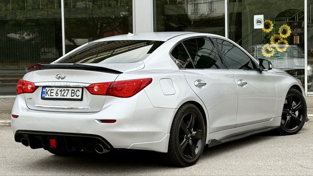 Продам Infiniti Q50   Полный привод 3,7 Газ/Бензин