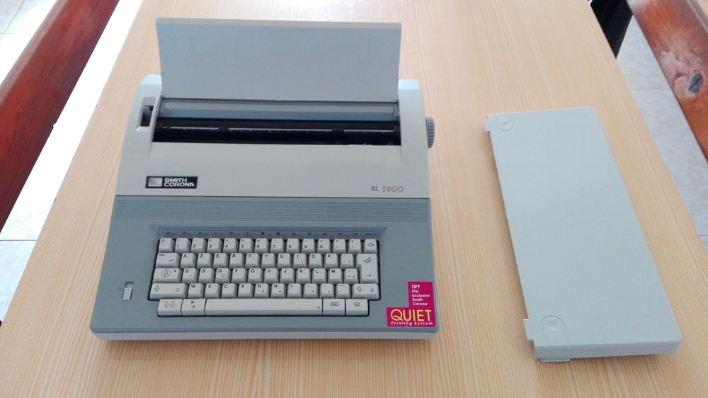 Máquina de Escrever Electrónica Smith Corona XL 1900