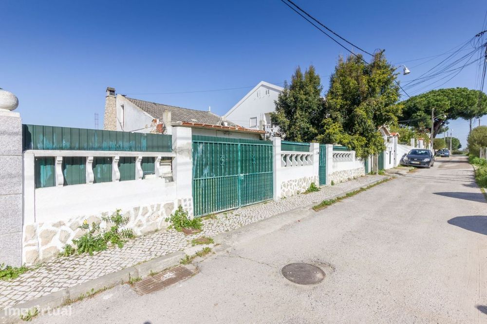 Moradia T2 térrea | Lote 330 m² | Charneca da Caparica