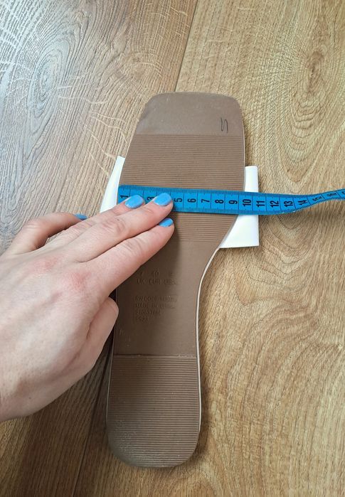 Жіночі білі шльопанці