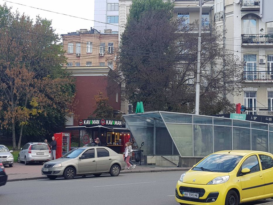 Дворец Спорта у входа — будет море народа!