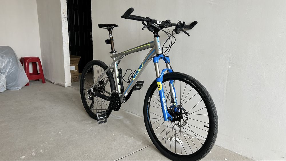 Продам велосипед GT Avalanche 1.0, 26 колеса, deor/xt/rockshox