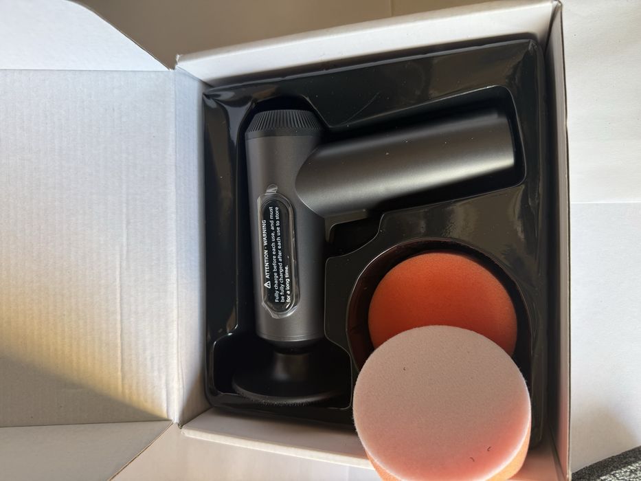 Машинка для полировки и нанесения воска. С большим комплектом насадок