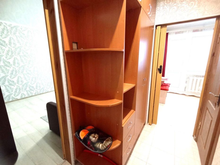 Здається подобово однокімнатна квартира з кондиціонером.