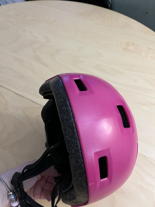 Różowy kask dla dziecka