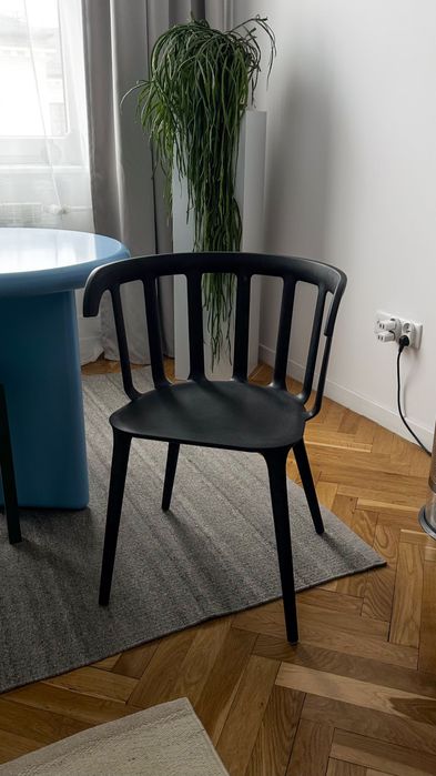 Czarne krzesła IKEA komplet