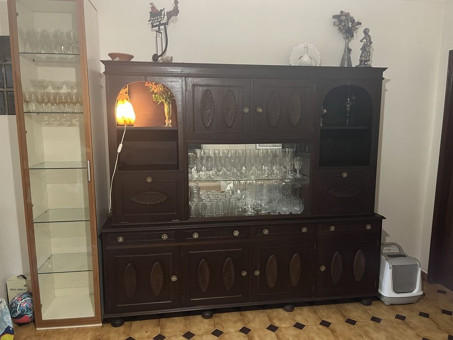 Armário de sala antigo