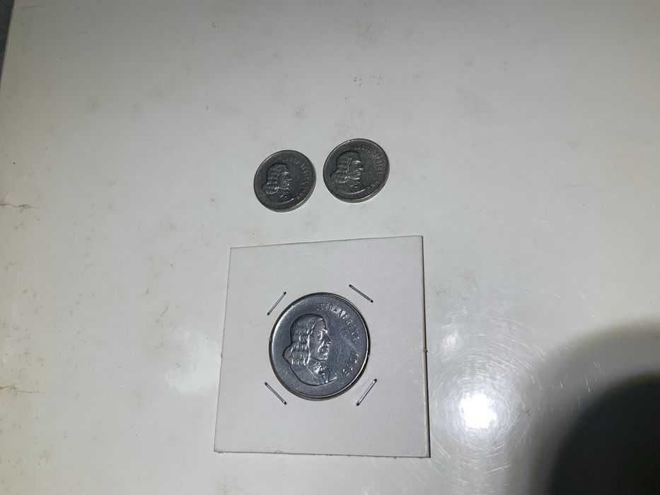 Moedas   	Africa do Sul 5 centavos 1965+66 e 20 centavos 1965