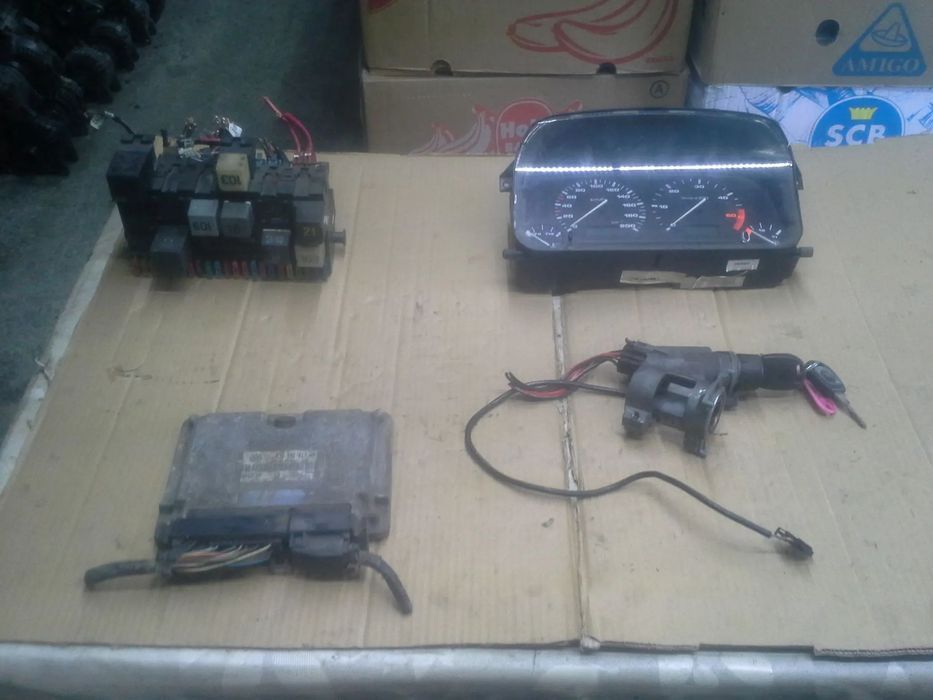 Volkswagen Caddy II 1.9 SDi zestaw startowy komputer 0281010007  038906013AN