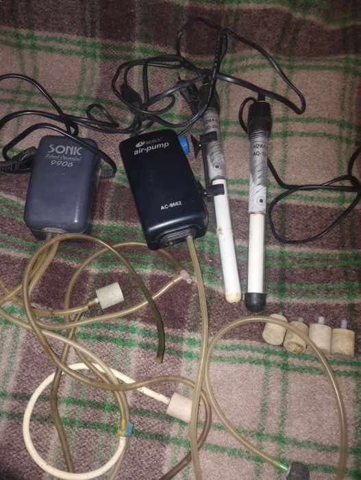 Продам два обогревателя и два компрессора для аквариума