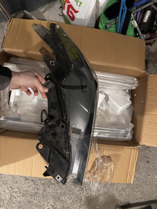 Продам пару оригинальных фар на Mazda Cx5 2018 адаптивные