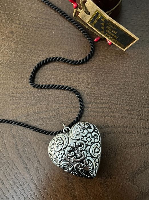 Piękny wisiorek z sercem