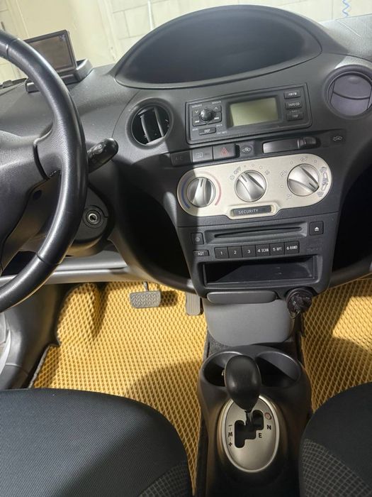Тойота яріс (toyota yaris) автомат